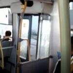 VÍDEO: passageiros flagram ônibus com defeito rodando com portas abertas