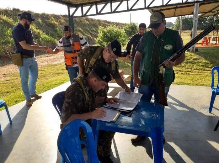 Militares do Exército Brasileiro durante fiscalização. Foto: Divulgação