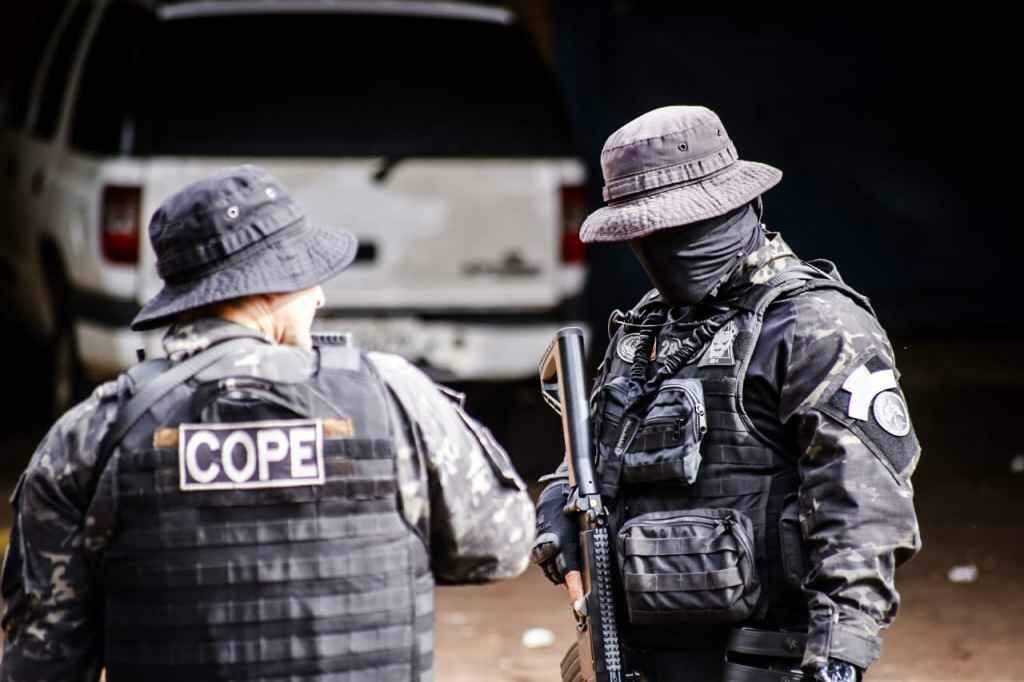 Megaoperação: 50 presos ameaçados pelo PCC são transferidos da Máxima em Campo Grande