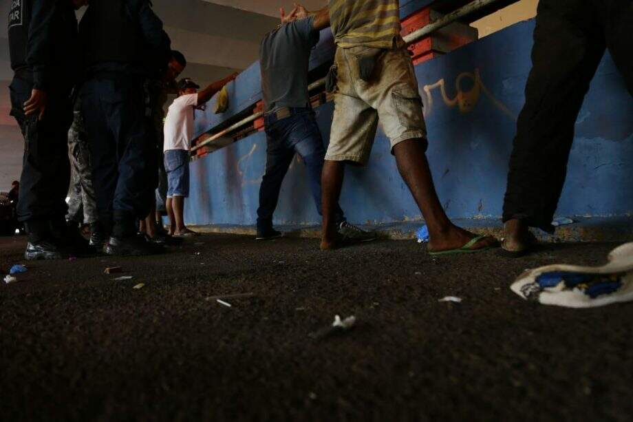 Policiais durante operação nesta quinta-feira. Foto: Leonardo de França