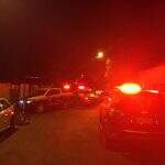 Operação policial encerra festa clandestina e flagra 30 adolescentes bebendo