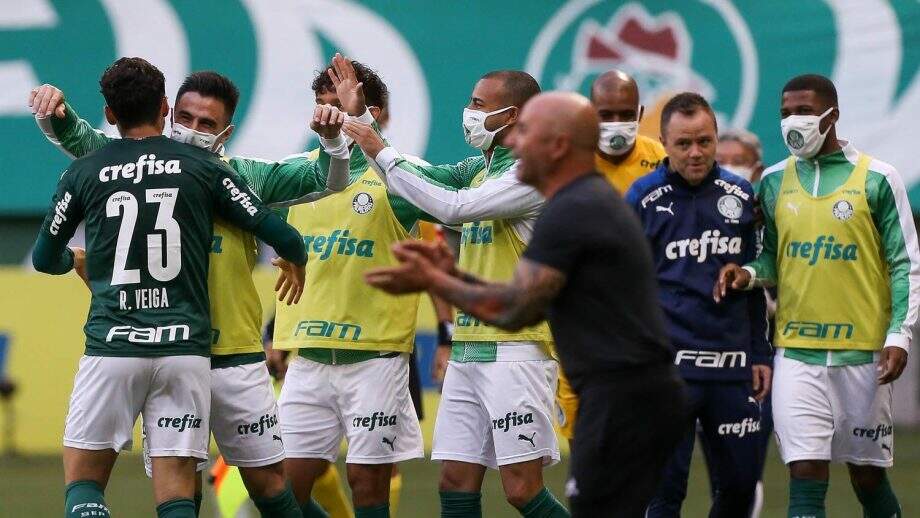 Palmeiras vence e frustra plano do Atlético Mineiro de assumir liderança do Brasileirão