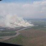 Raio causa novo foco e equipes combatem incêndio no Pantanal de MS