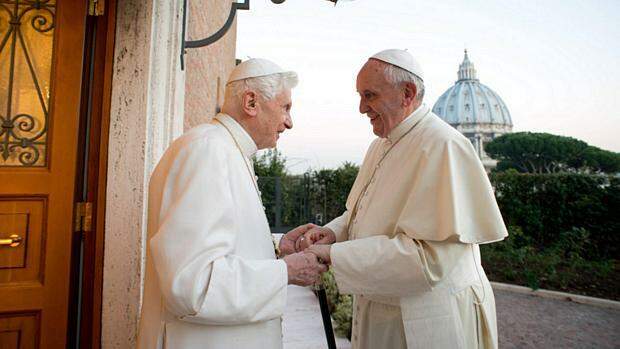 Papa Francisco e emérito Bento XVI tomaram a vacina contra coronavírus