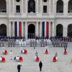 Macron homenageia 13 soldados mortos no Mali em cerimônia em Paris