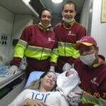 Bebê ‘apressadinho’ nasce dentro de ambulância em rodovia de MS