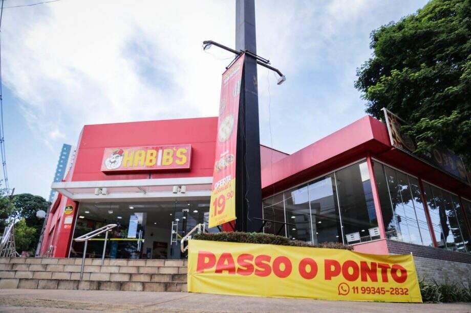‘Passo o Ponto?’ Habib´s amanhece com faixa e deixa clientes curiosos em Campo Grande