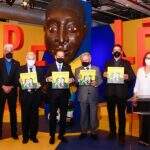 Doria dá medalha a Pelé e critica Bolsonaro por falta de homenagem ao Rei