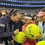 Após dúvidas sobre paradeiro, tenista chinesa Peng Shuai aparece em imagens de torneio