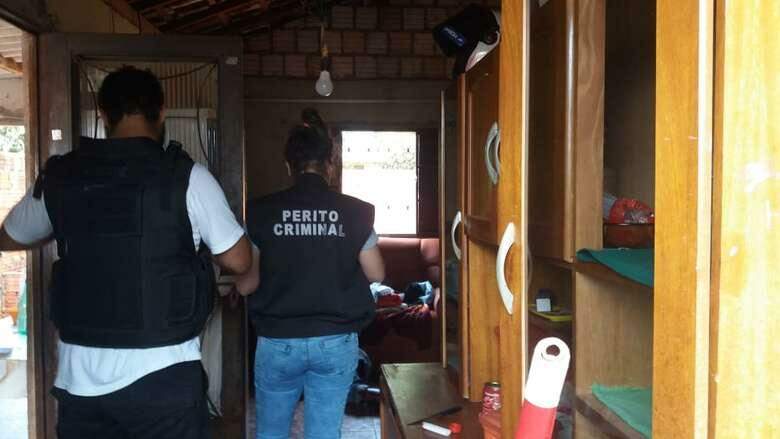 Homem foi assassinado em casa (Foto: Osvaldo Duarte