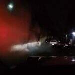 Motorista foge de abordagem e cerco policial no Tiradentes e bate carro em entulhos