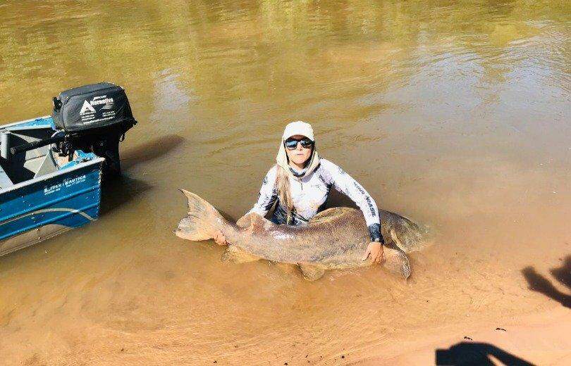 Dentista fisga jaú de 80 kg e 2 metros em rio de Mato Grosso do Sul