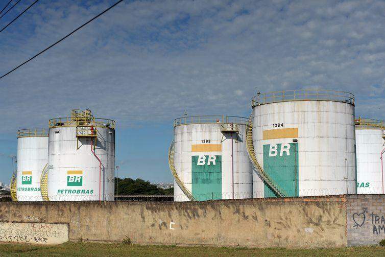 Política de preços dos combustíveis será mantida, diz presidente da Petrobras