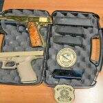 Operação da PF que prendeu dois achou pistola banhada a ouro com a inscrição ‘El Patron’