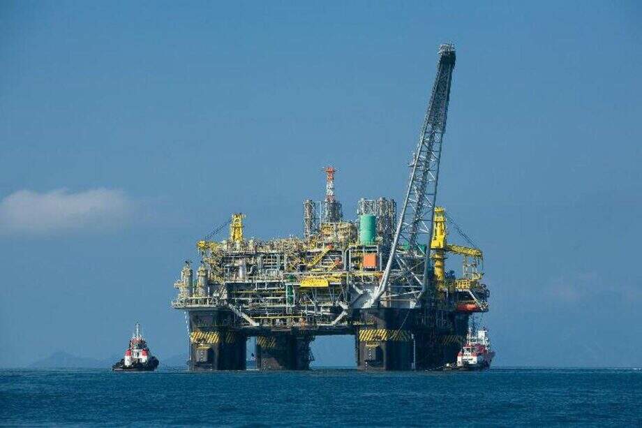 Congresso promulga parte da PEC que permite megaleilão de petróleo