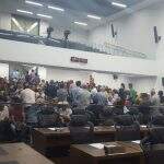 Secretário de Reinaldo lota Assembleia com servidores para diminuir protesto de fazendeiros