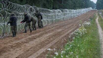 Polônia aprova construção de muro na fronteira com Belarus