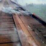 Ponte em Corumbá é atingida por fogo e trânsito fica interditado