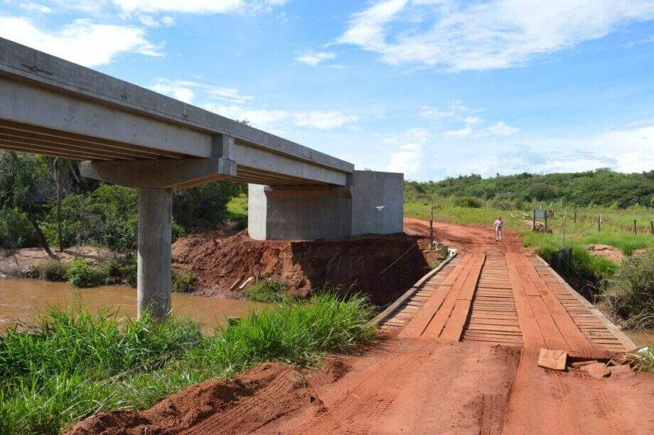 Lei dá nome de ‘Geraldo de Souza Carvalho’ a ponte sobre Rio Amambai