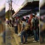 VÍDEO: Trabalhadores denunciam falta de ônibus no Centro em horário de pico e aglomeração