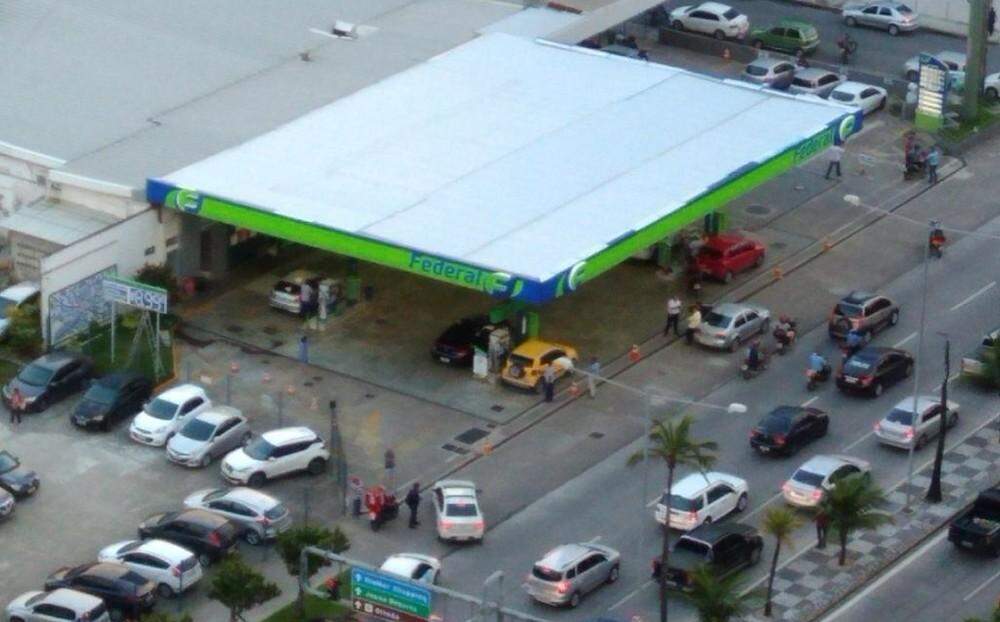 Gasolina chega a ser vendida a R$ 8,99 no Recife