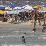 12 cidades do litoral de São Paulo mantêm a fase amarela e têm praias lotadas