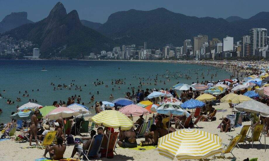 Covid-19: Rio flexibiliza restrições e libera praias nos dias úteis