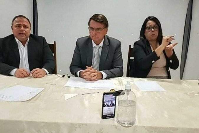 ‘Está complicada a situação lá’, resume Bolsonaro sobre Manaus
