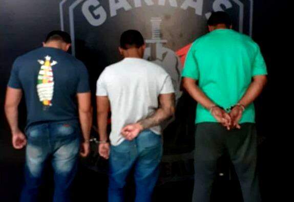 Guardas que obstruíram investigação sobre arsenal são presos no Fórum