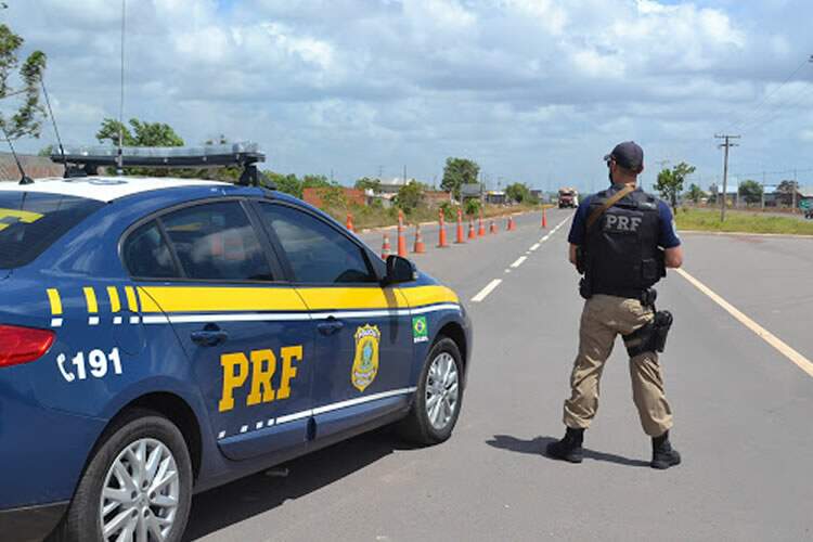 Sem restrições de tráfego, PRF reforça fiscalização nas rodovias federais durante os 4 dias de feriadão