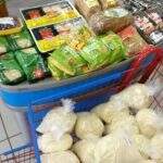 Procon da Capital descarta mais de 60 kg de produtos apreendidos em 2 supermercados