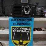 Polícia apreende projetor de cinema avaliado em R$ 100 mil dentro de táxi