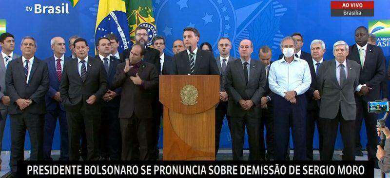 Aglomeração, Guedes de máscara e ‘memórias’ sobre Moro marcam pronunciamento de Bolsonaro