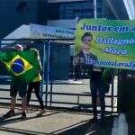 Polícia separa confusão entre apoiadores de Bolsonaro e Moro em frente à PF em Curitiba