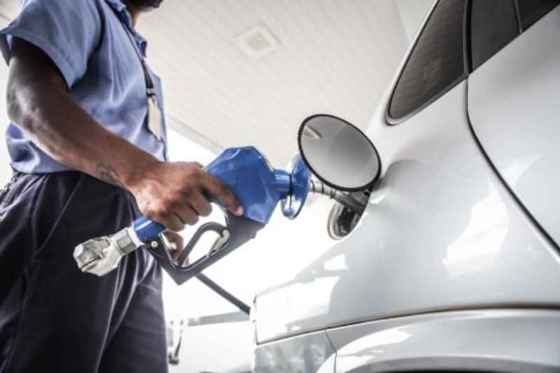 Com ICMS alto e preço em disparada, consumo de gasolina tem queda recorde em MS