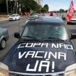 Manifestantes fazem carreata em Brasília contra a Copa América no Brasil
