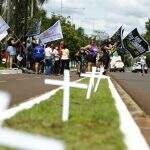 VÍDEO: Com cruzes e bandeiras, grupos fazem 3º protesto contra Bolsonaro em Campo Grande