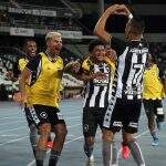 Botafogo sai na frente do Paraná pela Copa do Brasil, mas é vaiado pela torcida