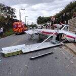 VÍDEO: avião monomotor cai em rua de Guariruba e deixa dois feridos