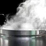 Mulher morre após sofrer queimadura com água fervente ao preparar comida