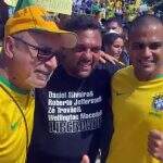 Queiroz marca presença em ato a favor de Bolsonaro no Rio de Janeiro