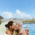 Raissa Barbosa e Lucas Selfie aparecem em clima romântico na piscina
