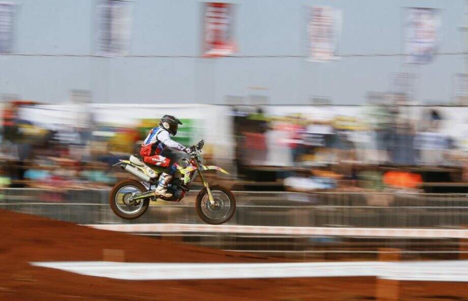 Motociclistas participando do tempo de largada do Rally dos Sertões. (Marcos Ermínio