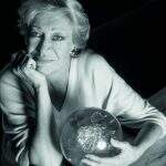 A designer de joias e ex-modelo Elsa Peretti morre aos 80 anos