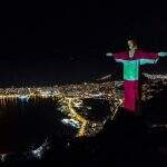 Bandeira do Libano é projetada no Cristo Redentor em homenagem a vítimas em Beirute