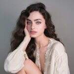 Modelo israelense de 19 anos é eleita a mulher mais bonita do mundo.