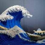 Artista recria “A Grande Onda de Kanagawa” com 50 mil peças de Lego