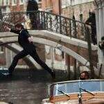 De máscara, Tom Cruise grava cenas de ‘Missão: Impossível 7’, em Veneza.