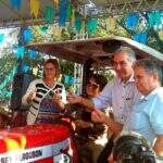 Em feira orgânica, Reinaldo entrega máquinas agrícolas para produção familiar