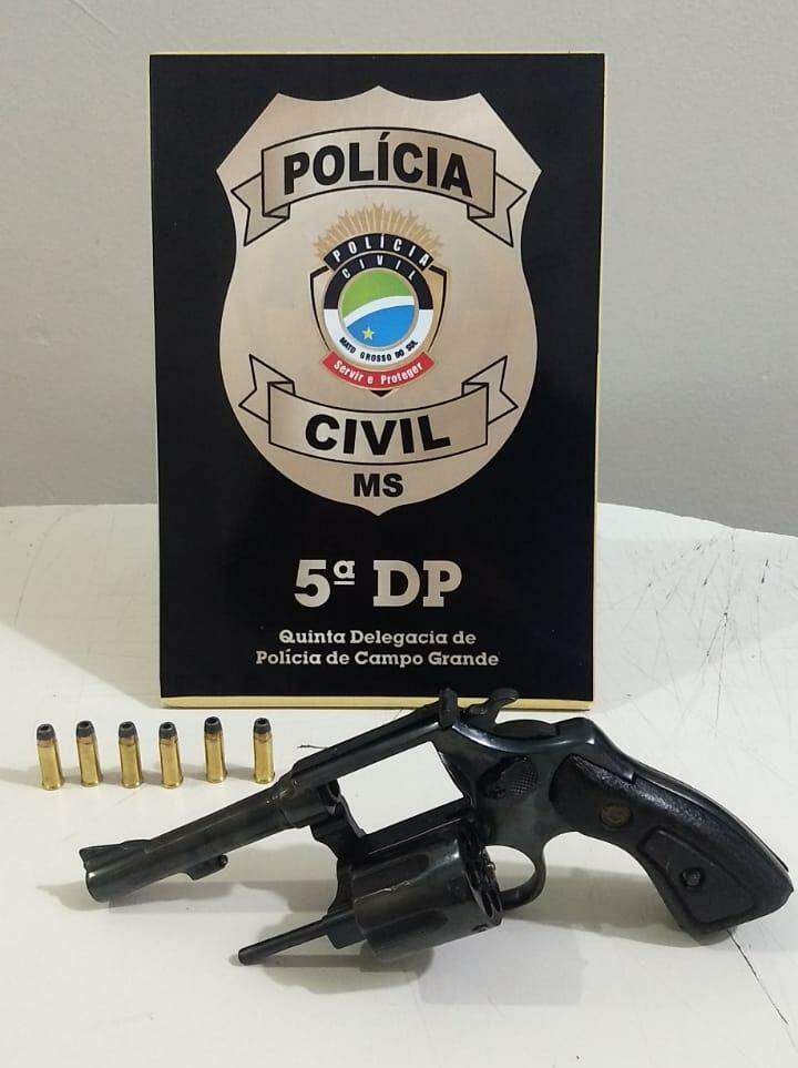 Homem é preso com revólver durante investigação de homicídios em Campo Grande